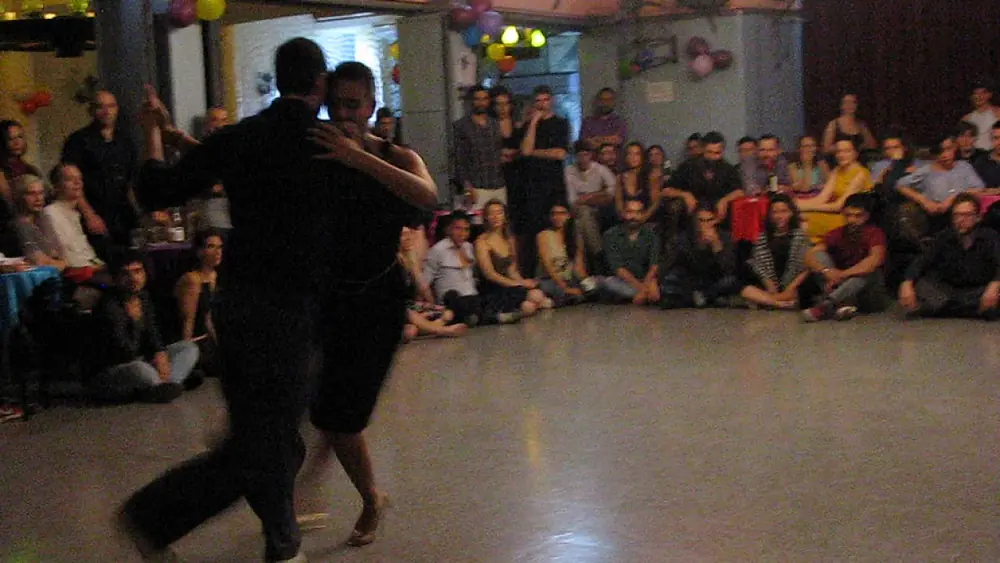 Video thumbnail for CORINA HERRERA y PABLO RODRIGUEZ en Viva La Pepa Milonga (1/4)