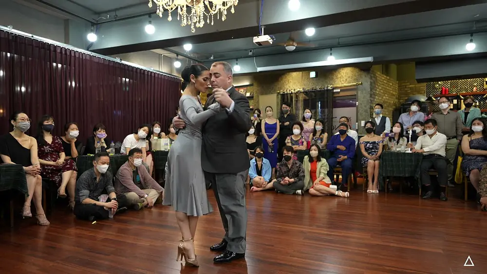 Video thumbnail for Natalia Hills & Hernan Alvarez Prieto - Tres Esquinas #1