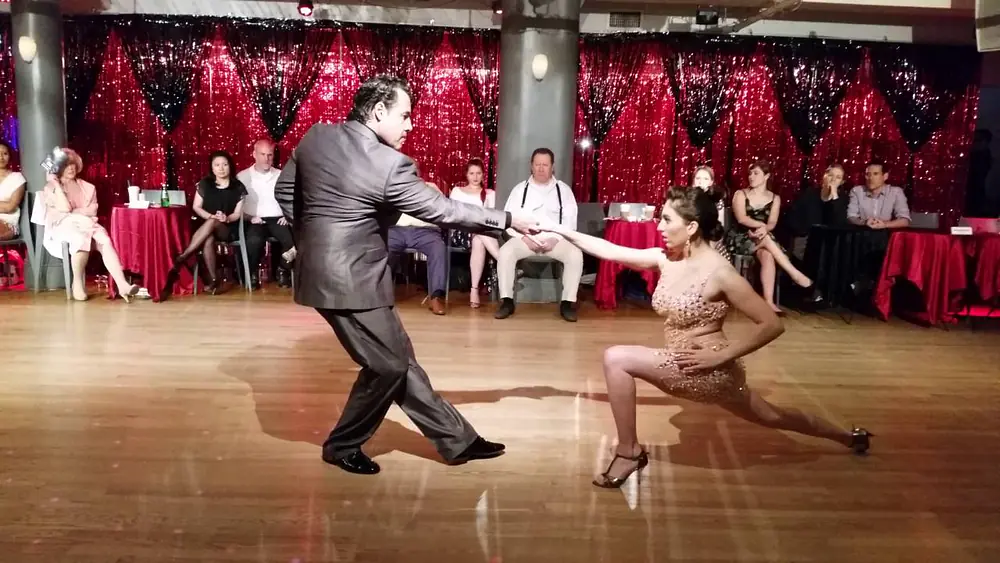 Video thumbnail for Argentine tango: Fabian Salas & Lola Diaz - Ultimo Tango En Buenos Aires