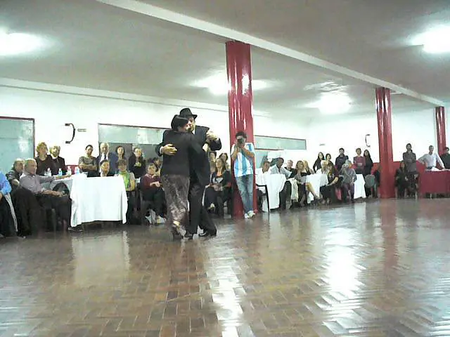 Video thumbnail for Gloria y Eduardo Arquimbau en la milonga solidaria 2