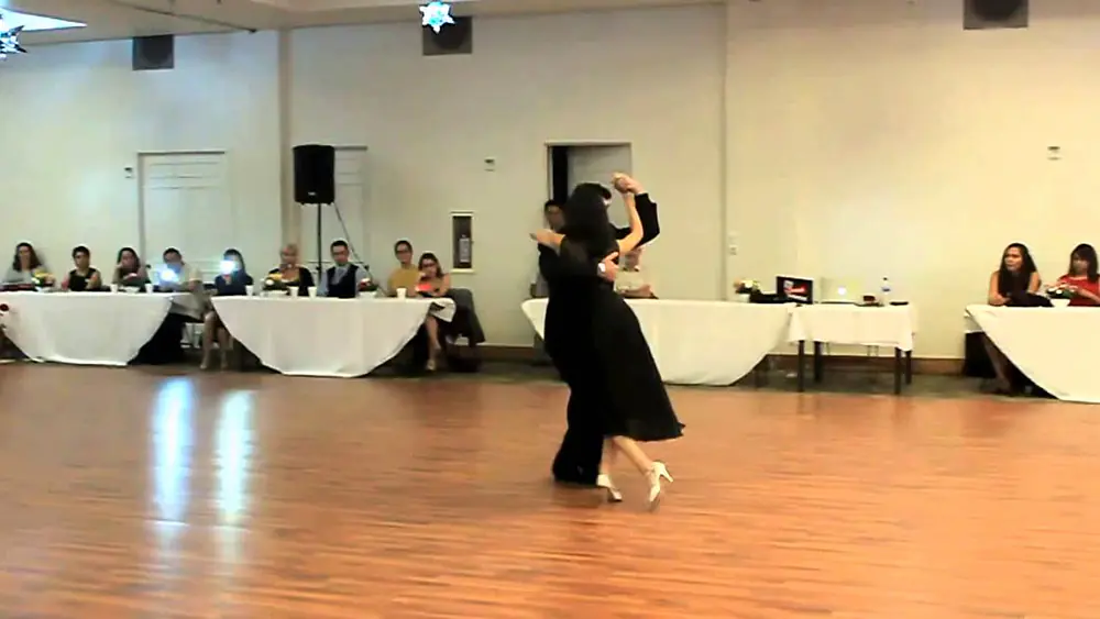 Video thumbnail for Pablo Rodriguez y Eva Garlez interpretan Total pa'qué sirvo