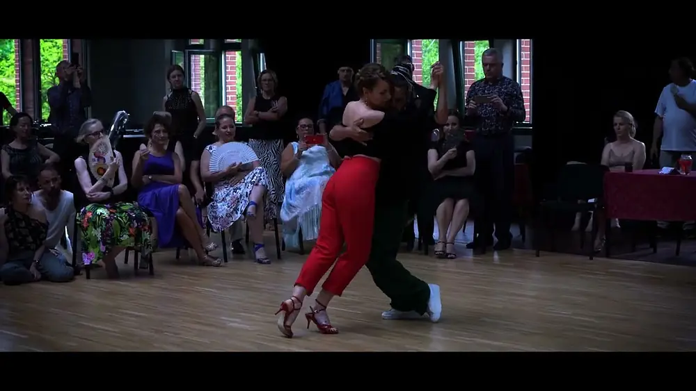 Video thumbnail for Fernando Romero & Urszula Nowocin "Rondando tu esquina" Osvaldo Pugliese | May Tango Festival 2024