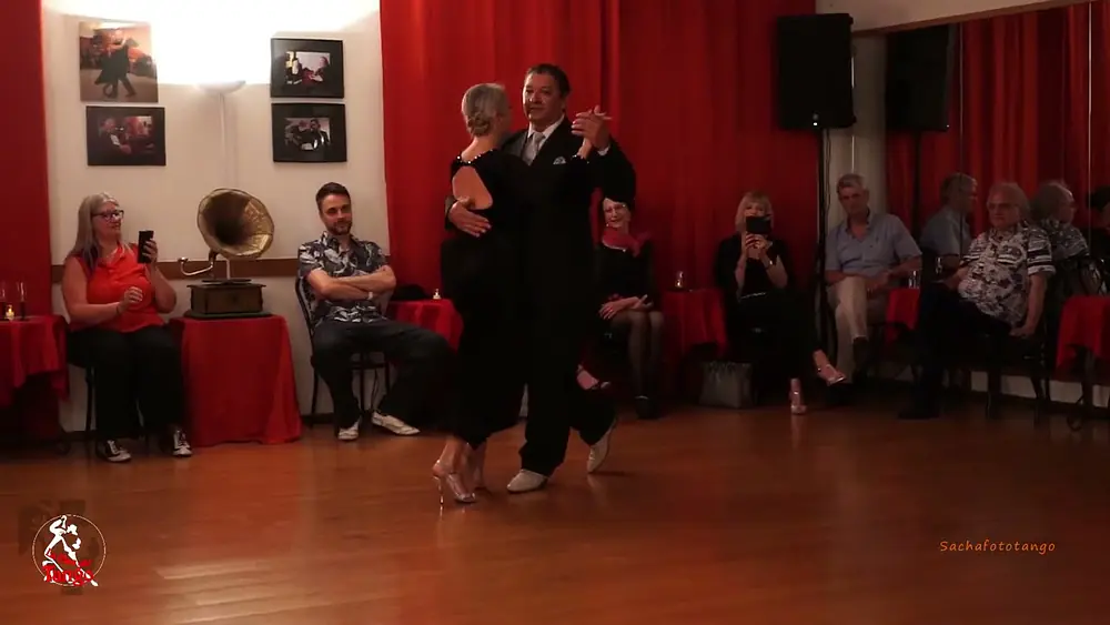 Video thumbnail for Ricardo Calvo y Sandra Messina – maggio 2022 - La Casa del Tango 3