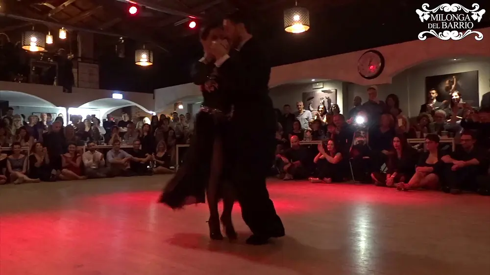 Video thumbnail for Giuseppe Bianchi e Sabina Cipolla • Munyinga - Juan d'Arienzo y su Orq. Tipica • Milonga del Barrio