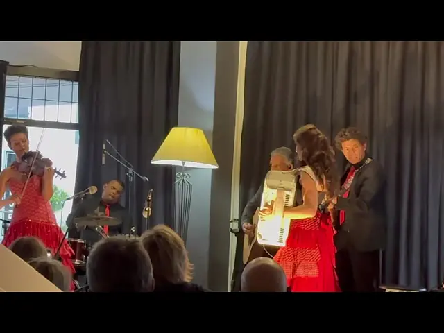 Video thumbnail of You raise me up - The Zamar Band