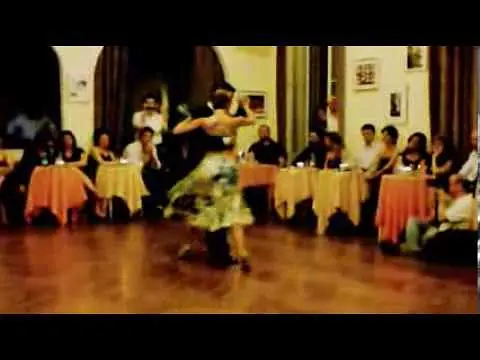 Video thumbnail for Rodrigo Palcios y Agustina Berestein - Milonga Brava - Genova
