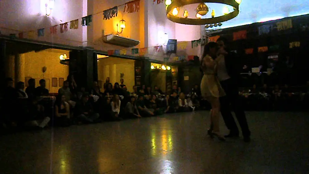 Video thumbnail for Natasha Lewinger y Pedro Farias en El Motivo Tango, 8/7/13