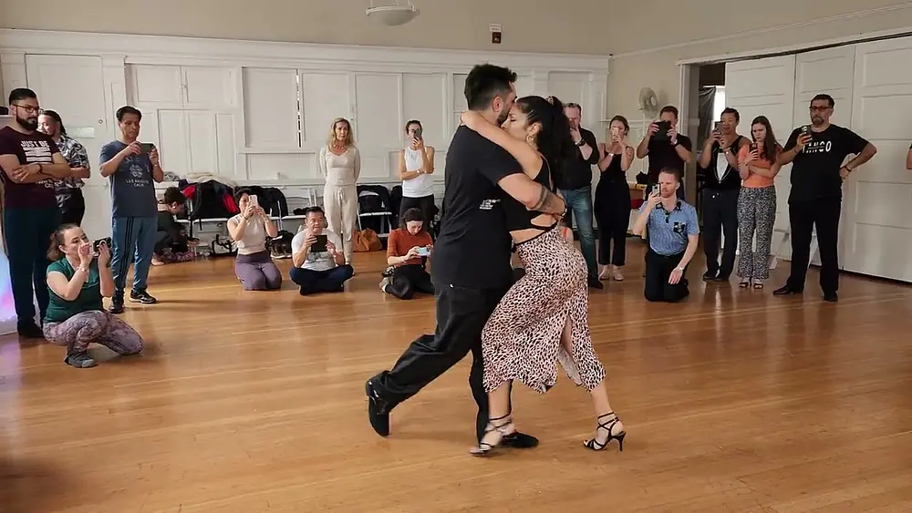Video thumbnail for Argentine tango workshop - giros: Clarisa Aragón & Jonathan Saavedra - Amurado