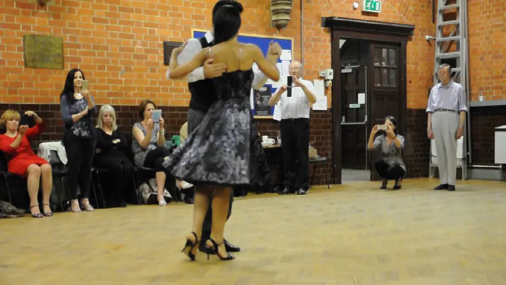 Video thumbnail for Cristian Petitto & Paula Duarte - Beautiful Barridas at Reading Tango Club