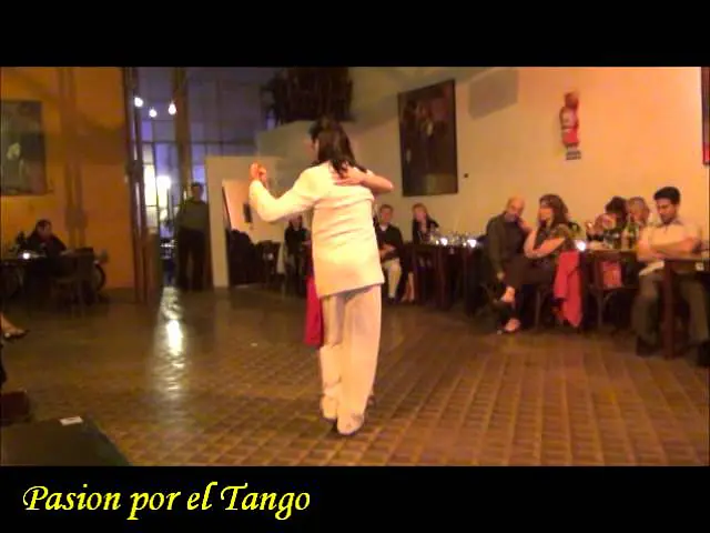 Video thumbnail for Nany Peralta y Ivana Smoljanovich bailando el Tango BUSCANDOTE en  El Tacuari, Conpulsiontanguera