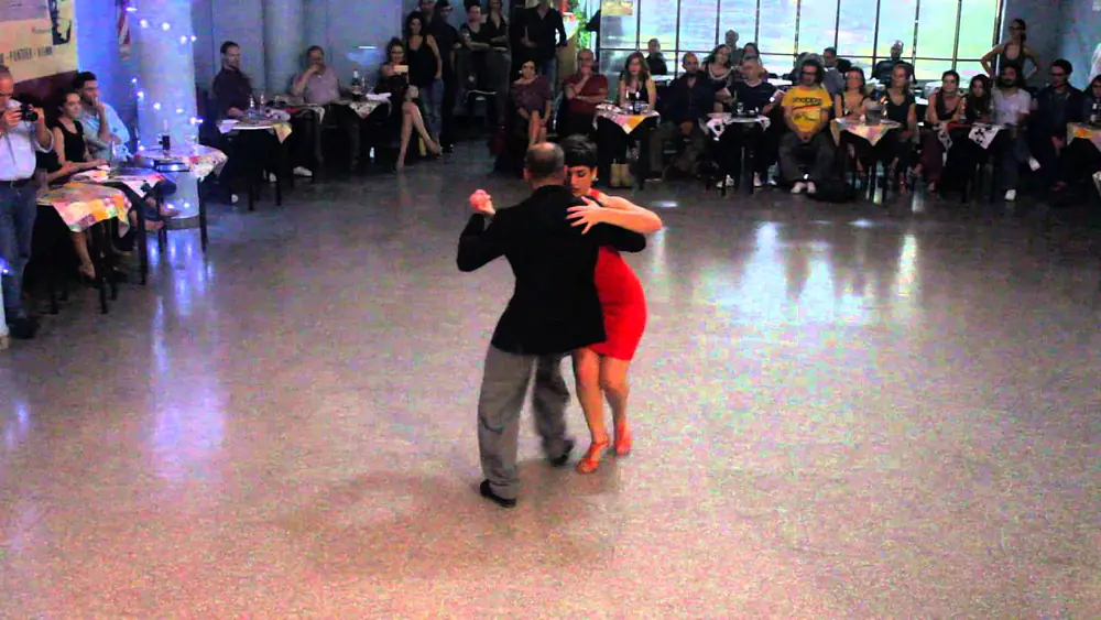 Video thumbnail for Oliver Kolker y Greta Hekier - 4/4/2016 - El Motivo 3/4