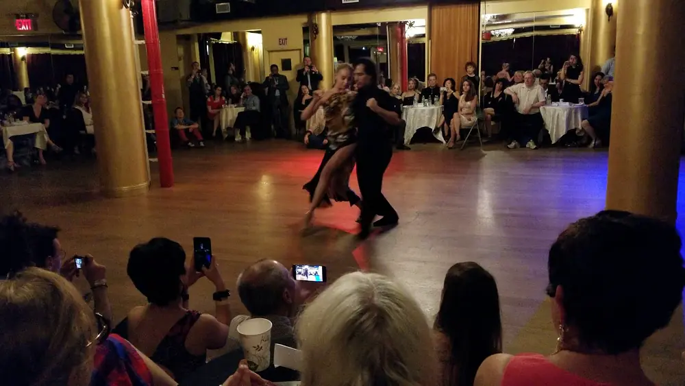 Video thumbnail for Argentine tango: Eleonora Kalganova & Tomás Corbalán - Tasogare No Warutsu