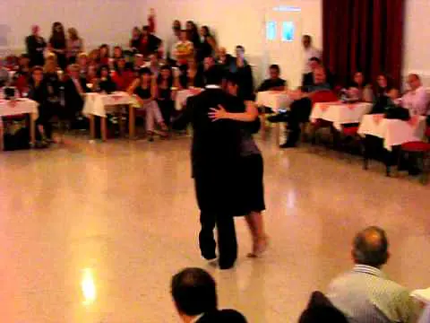 Video thumbnail for Paulina Cazabon y Jose Luis Gonzalez en milonga Vida Mía, Milonga