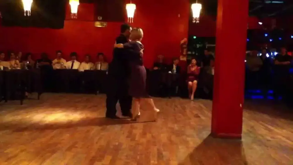 Video thumbnail for Bailaron Alison Murray & Carlos Boeri, en la milonga El Beso - 30/11/14
