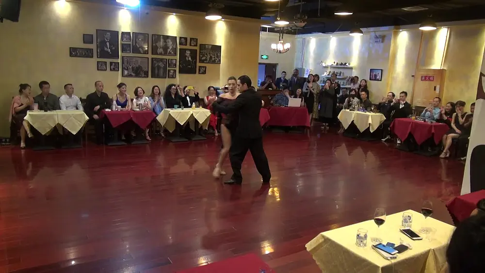 Video thumbnail for Juan Malizia y Manuela Ross en Chengdu Rosa Tango