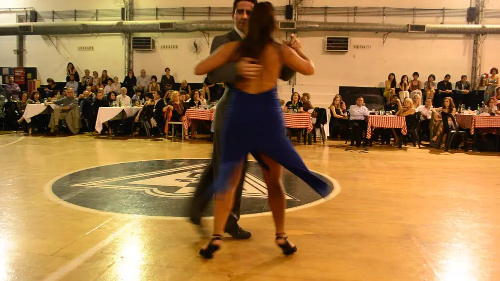 Video thumbnail for Johana Copes & Alejandro Berón en Milonga Malena Sunderland Club 3/4