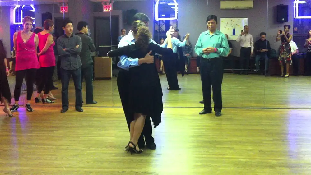 Video thumbnail for Diego Blanco and Ana padron Argentine tango Lesson @ Mala Leche 2011