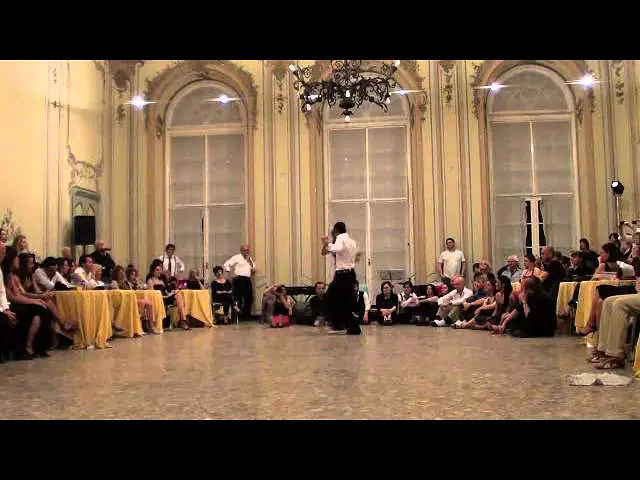 Video thumbnail for Bruno Tombari y Mariangeles Caamano @El Fueye Genova