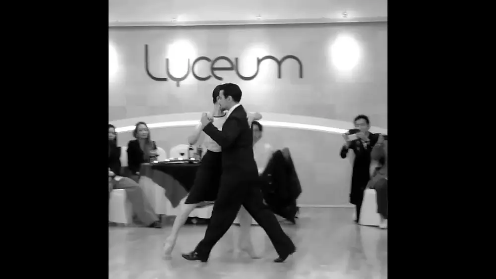 Video thumbnail for Amanda & Adrian Costa - Solamente Ella #TangoMoment