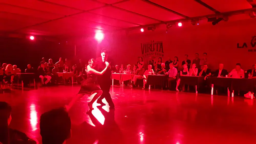 Video thumbnail for Carlos Espinosa y Noelia Hurtado bailan De Floreo, orquesta de Osvaldo Pugliese en La Viruta