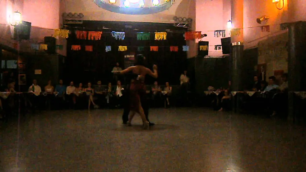 Video thumbnail for Alexa Yepes y Edwin Espinoza en El Motivo Tango, 6/5/13