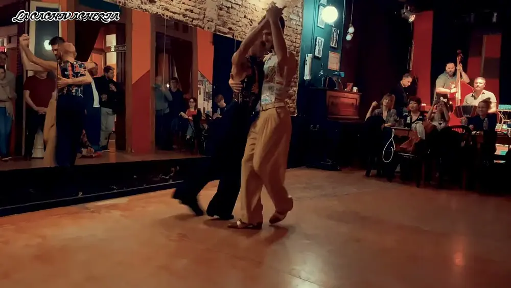 Video thumbnail for EL CACHIVACHE - bailan Juampy Ramirez & Martin Lasiar en Cachivacheria Milonga Sinfonia de arrabal