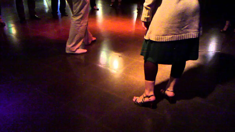 Video thumbnail for Daniela Roig y Hernán Prieto, Clase de tango en La Viruta (06-07-2011)