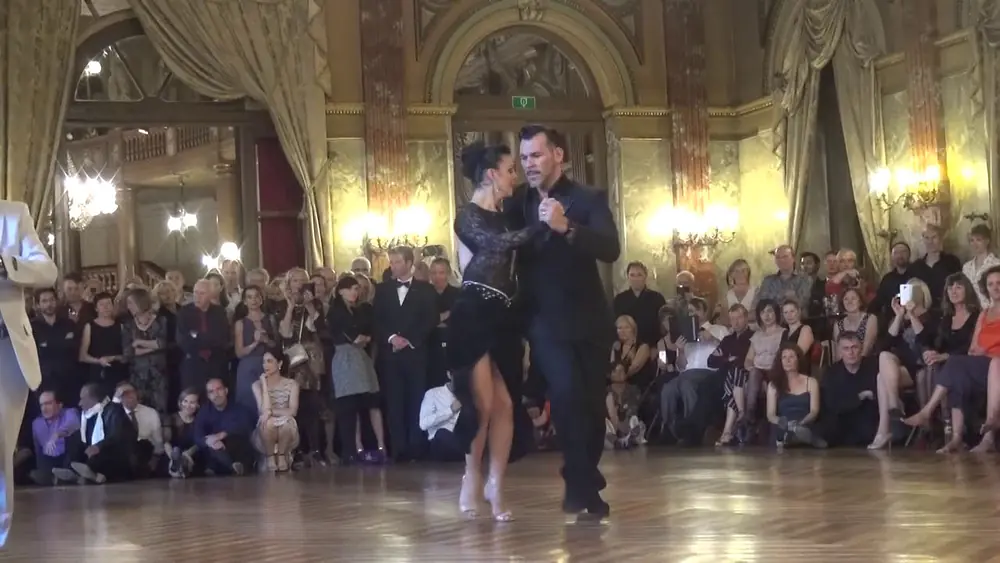 Video thumbnail for Impro tangowals Anibal Lautaro & Valeria Maside @ Opera Gent
