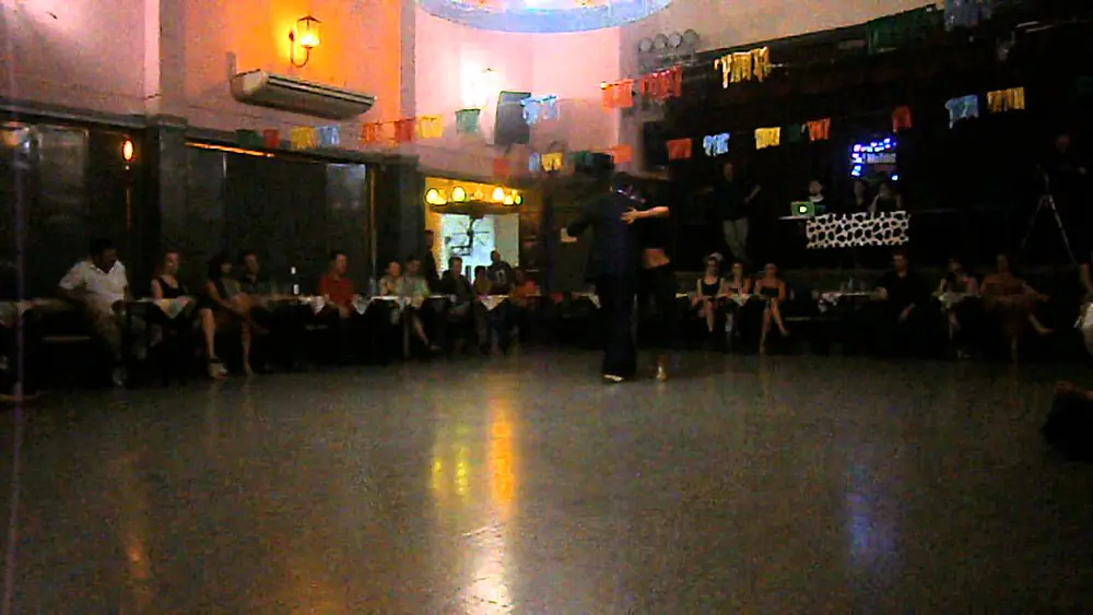 Video thumbnail for Virginia Vasconi y Jon Lambert en El Motivo Tango, 18/11/13