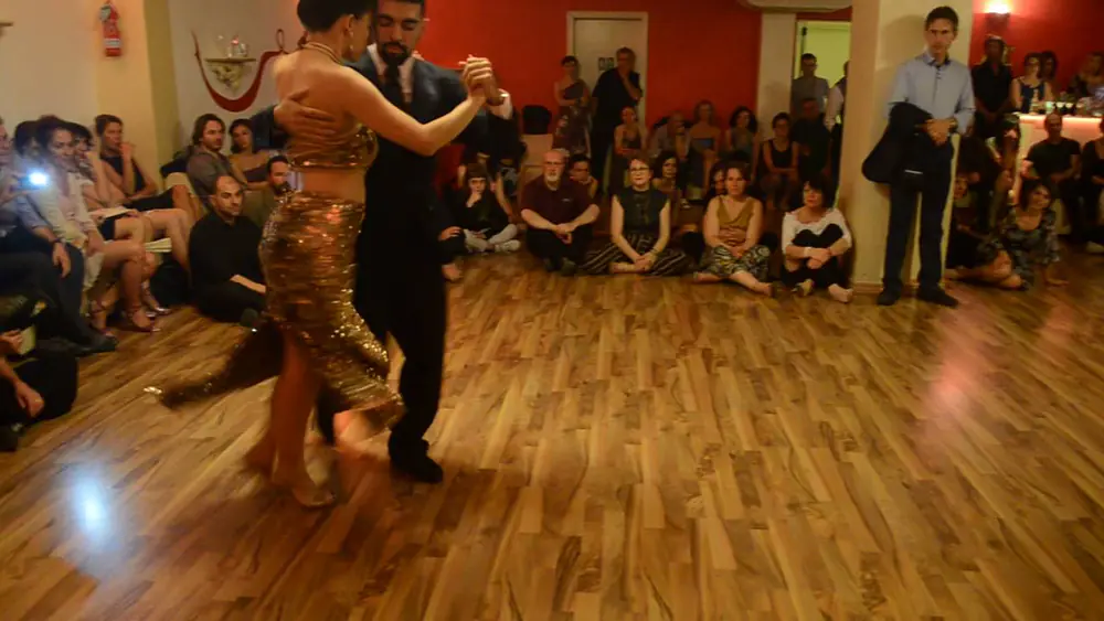 Video thumbnail for Jimena Hoeffner e Fernando Carrasco @Milonga La Rotonda 2di4