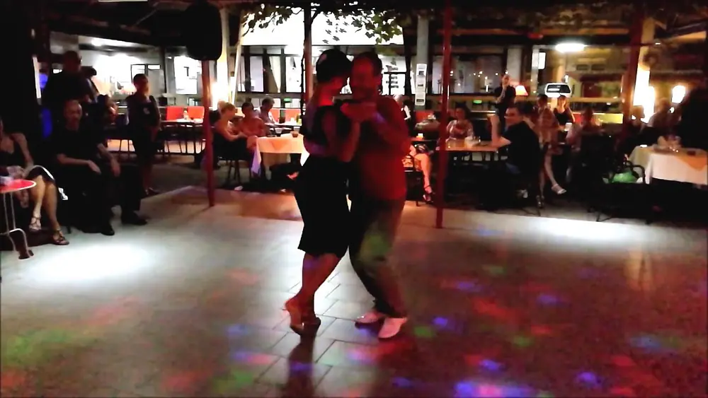 Video thumbnail for Cumple di Alexa Yepes a Cafè Dominguez