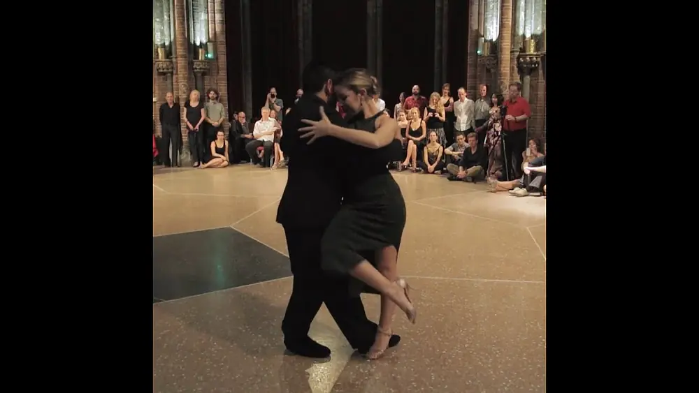 Video thumbnail for Noelia Hurtado & Carlitos Espinoza - Traje De Novia #TangoMoment