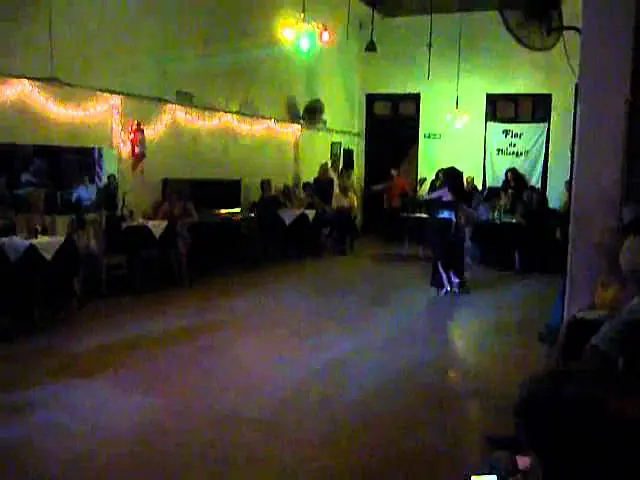 Video thumbnail for Lucia Seva y Alberto Dassieu Vals.avi