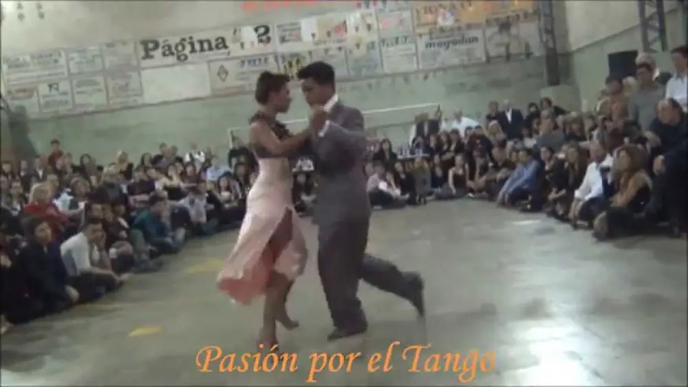 Video thumbnail for ROXANA SUAREZ y SEBASTIAN ACHAVAL Bailando el Tango FUERON TRES AÑOS en la MILONGA DEL MORAN