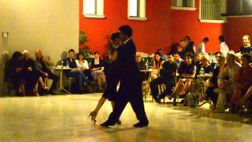 Video thumbnail for Julio Alvarez e Yailet Suarez @Milonga La Rotonda 4di4