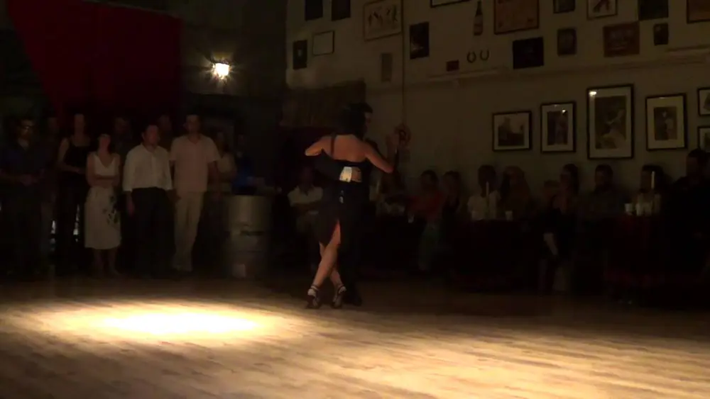 Video thumbnail for Naima Gerasopoulou y Haris Pierros Sioufas bailan La Bruja por Juan D'Arienzo