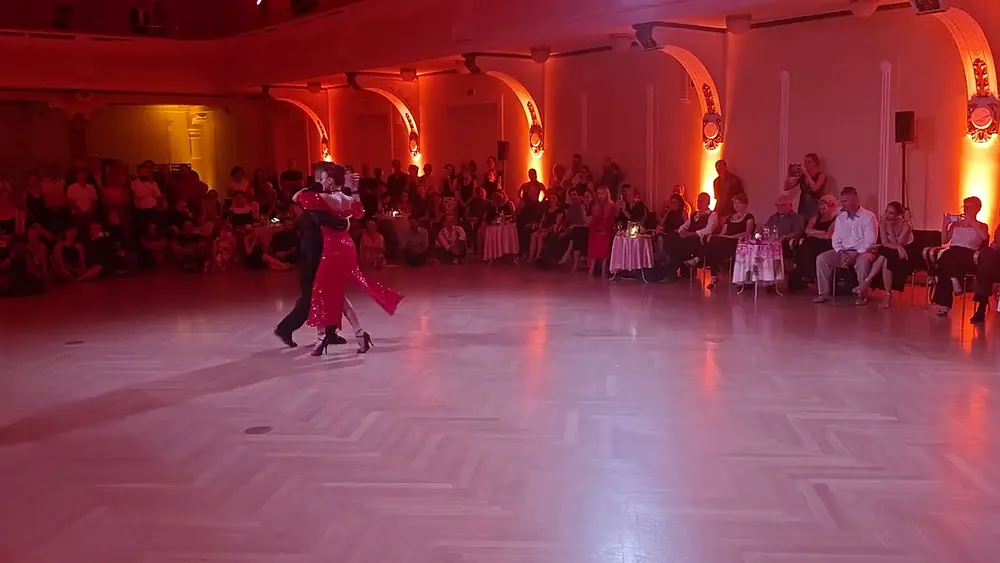 Video thumbnail for Michael Nadtochi & Elvira Lambo: MOZO GUAPO