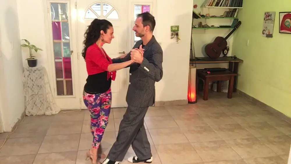 Video thumbnail for Secuencia de tango, Aguja con barrida, La Clase de Tango en Casa x Damián Esell y Noelia Soldera