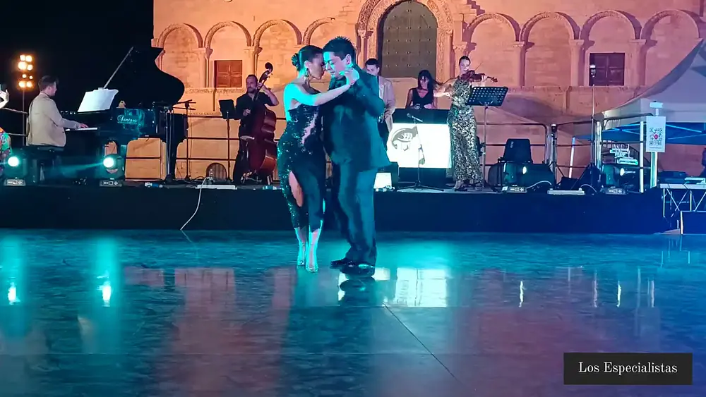 Video thumbnail for Agustina Piaggio y Carlos Espinosa @ International Trani Tango_13 Julio 2023_1/3