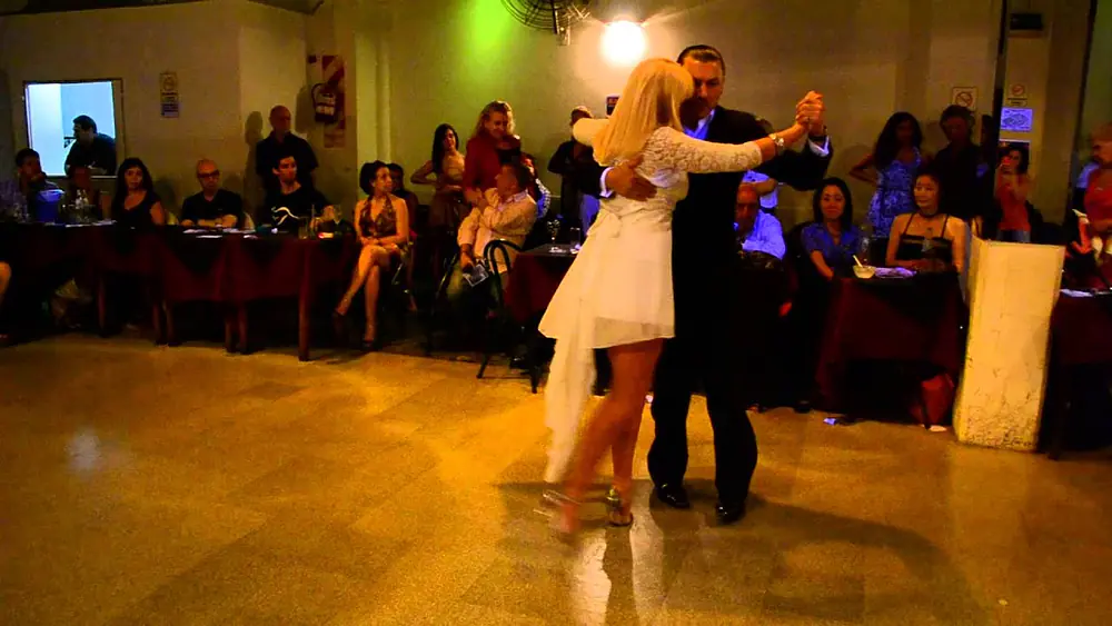 Video thumbnail for Yanina Erramouspe y Jesus Velazquez. Milonga Porteño y Bailarin. 12 de Noviembre 2013.