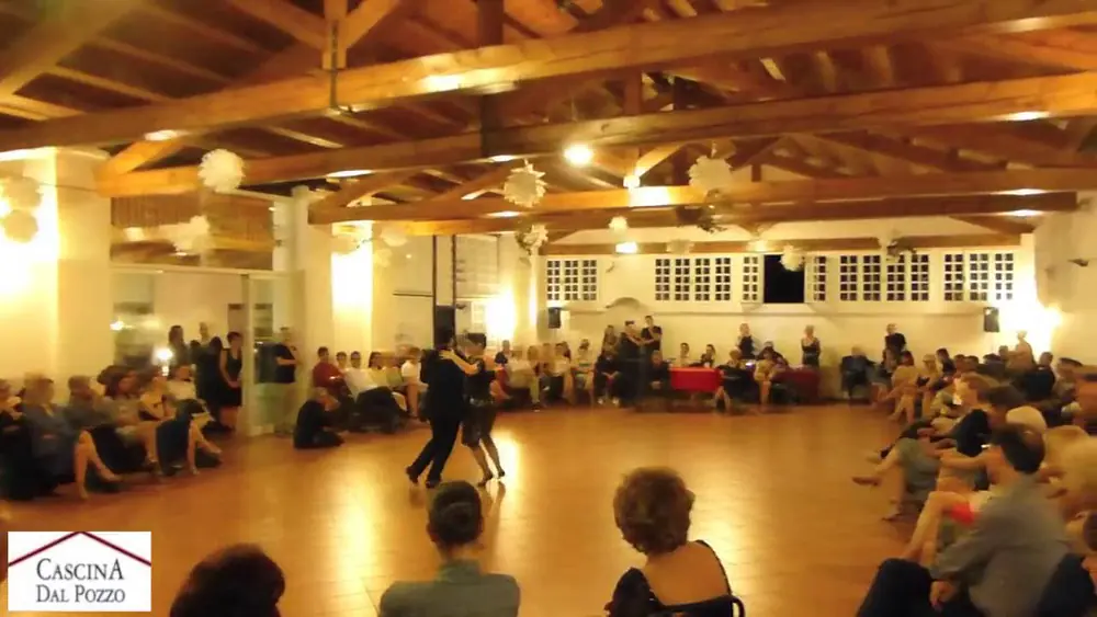 Video thumbnail for Ariadna Naveira y Fernando Sanchez bailan a la Cascina Dal Pozzo