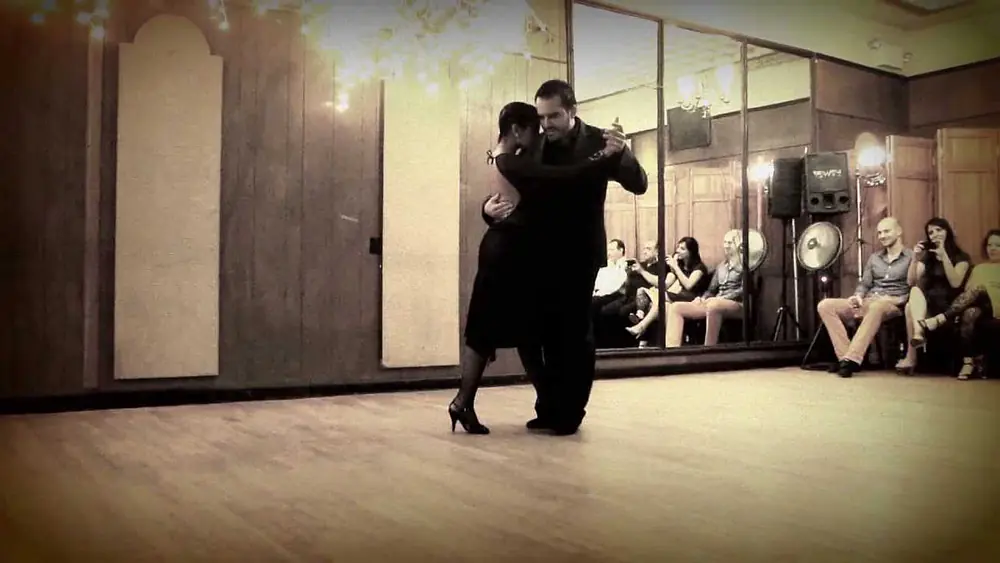 Video thumbnail for Carlos Paredes & Diana Giraldo at La Milonga Rosa