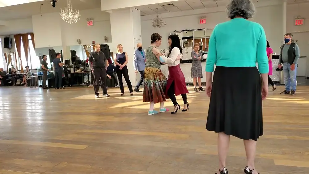 Video thumbnail for Argentine tango práctica: Mariella Franganillo & Rebecca Shulman - Milonga vieja milonga