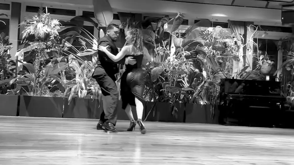 Video thumbnail for Julio Saavedra and Florencia Blanco. Tango 2/3. (Osvaldo Pugliese- Para Dos) @Tangostories