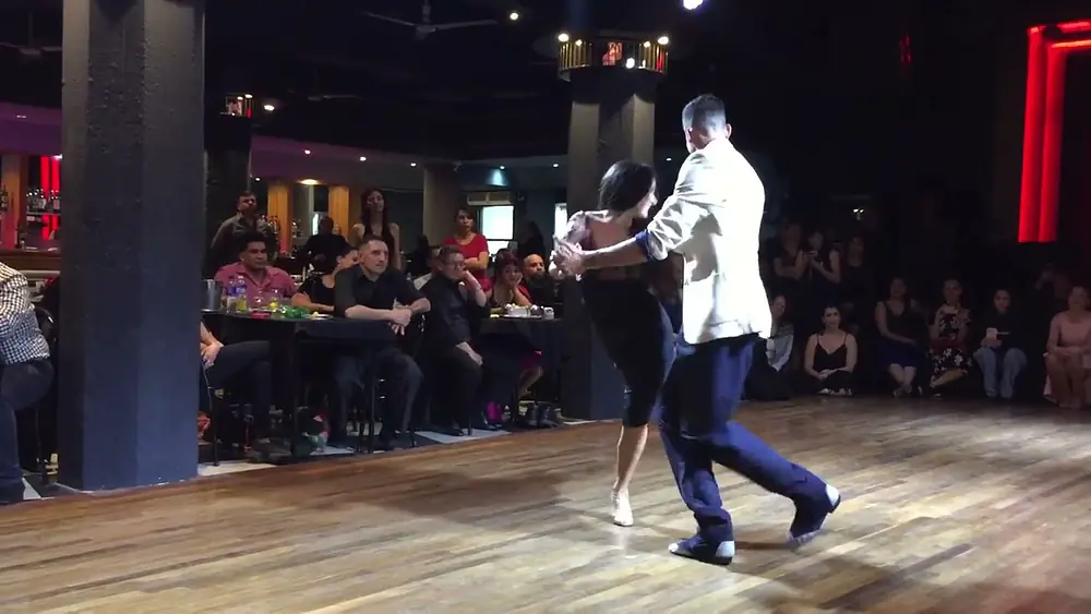 Video thumbnail for Dana Frigoli y Jon Lambert at LA DEL CENTRO MILONGA (2/2)