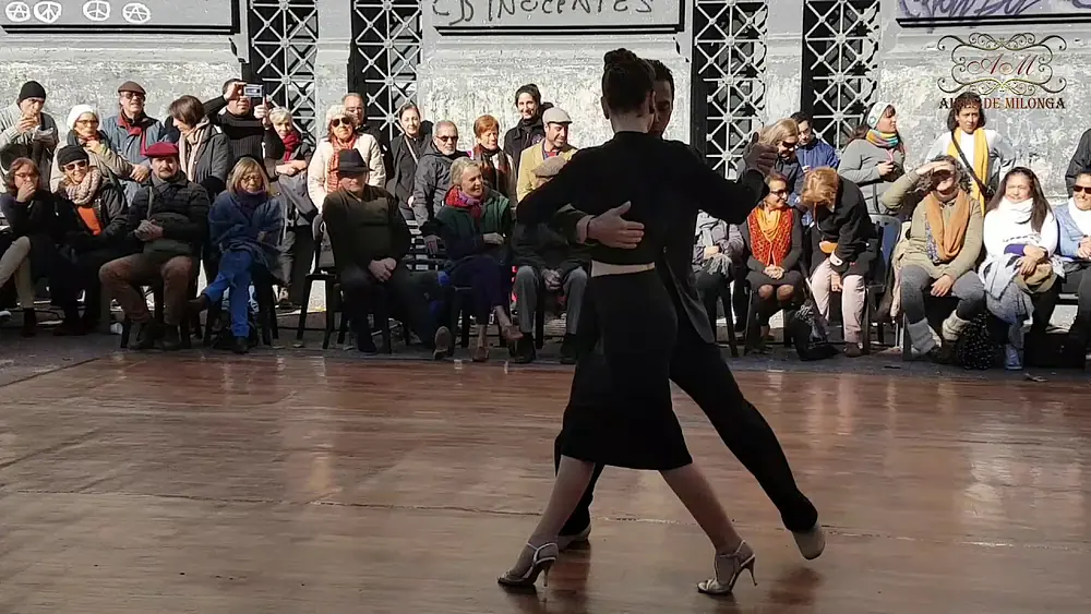 Video thumbnail for Convivencia del tango en Montevideo. Esteban Cortez y Virginia Arzuaga, Uruguay
