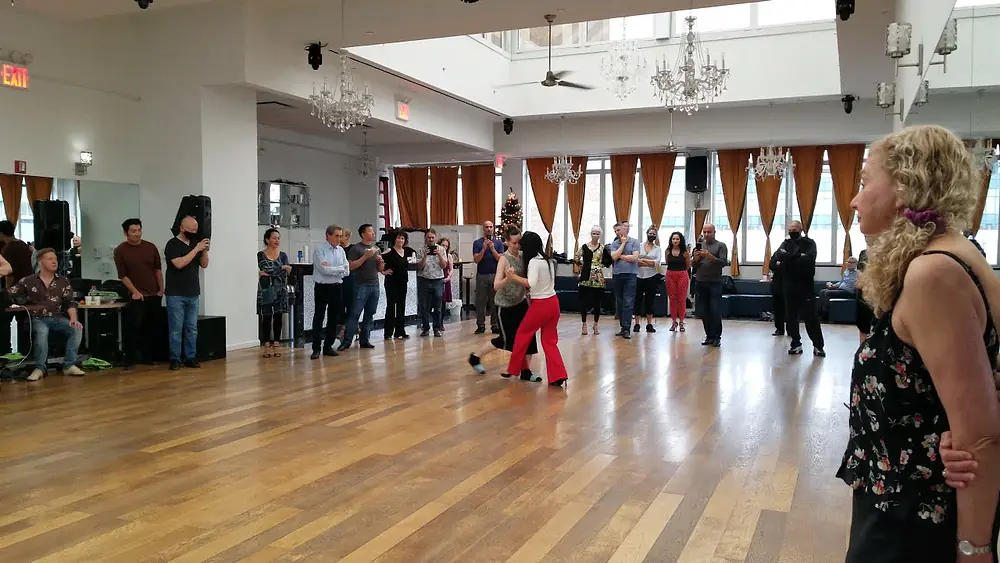 Video thumbnail for Argentine tango lesson: Mariella Franganillo & Rebecca Shulman - Así se canta