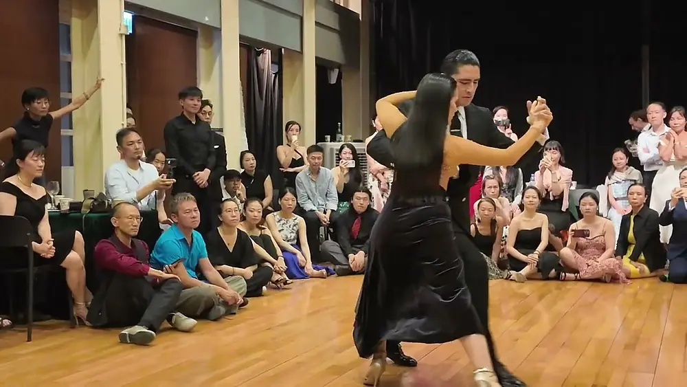 Video thumbnail for Diego Ortega & Aldana Silveyra 1/5 - Cardo y malvón (Osvaldo Pugliese) Tango - Hong Kong 2025