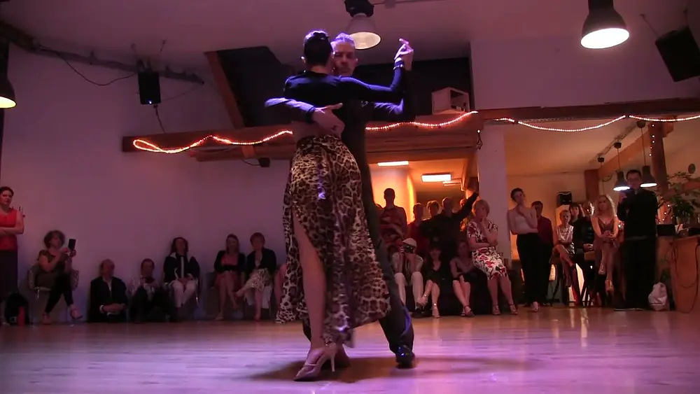 Video thumbnail for Michael Nadtochi et Elvira Lambo dansent sur le tango L 'Aristocrata