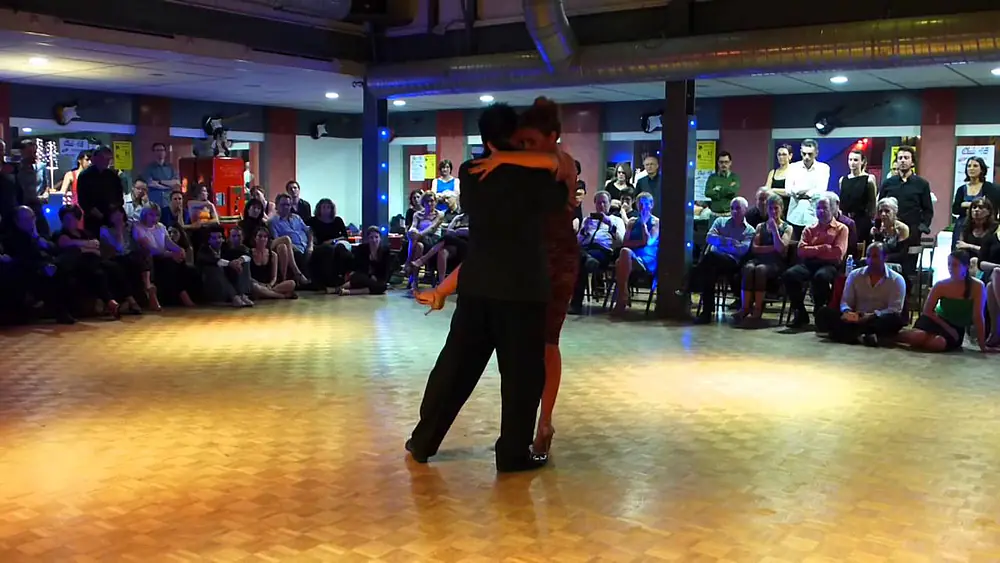 Video thumbnail for Noelia Hurtado y Carlitos Espinoza   -Tango 3- -TNT LYON TANGO- 10/04/15